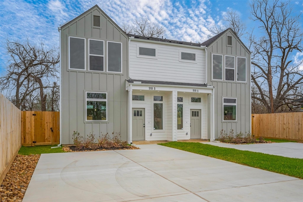 918 Saint Clair Street - Photo 2