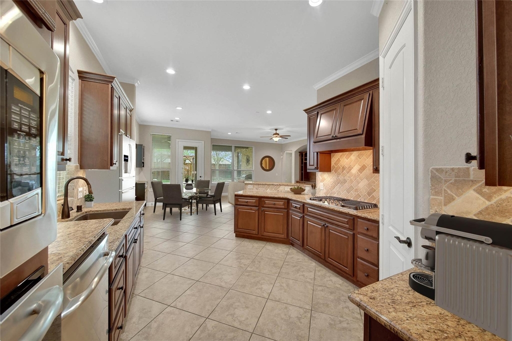 9422 Pecos Pass Court - Photo 10