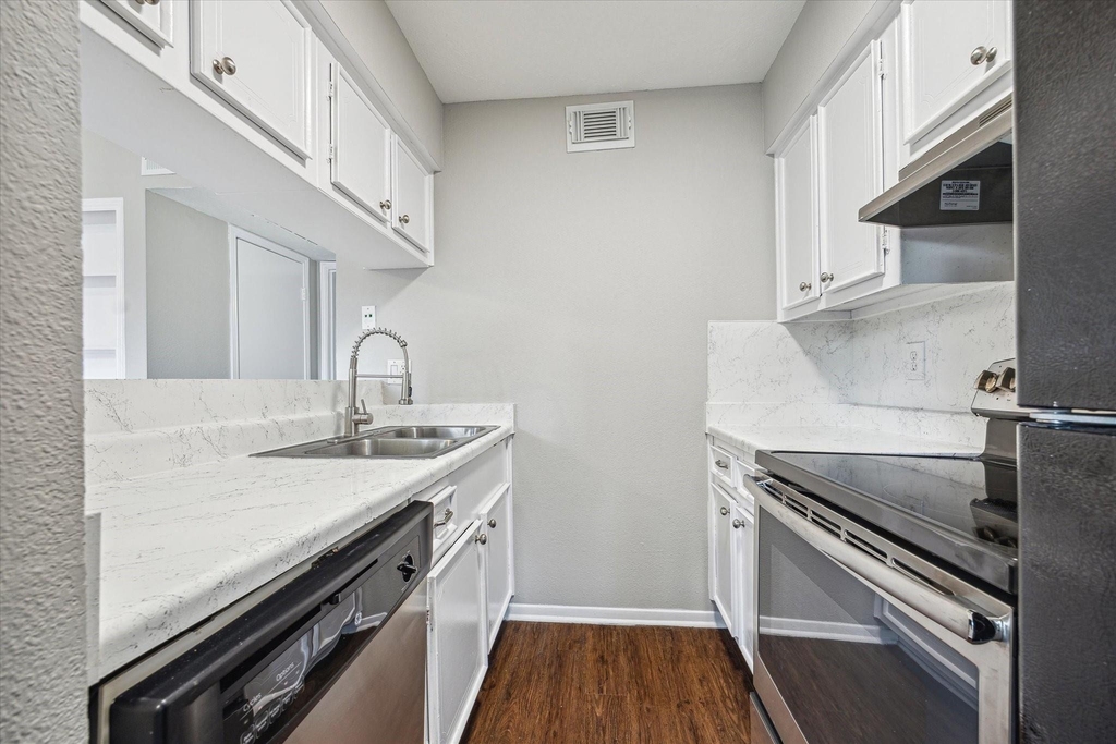 201 Emerson Street - Photo 5