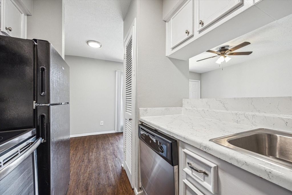 201 Emerson Street - Photo 6