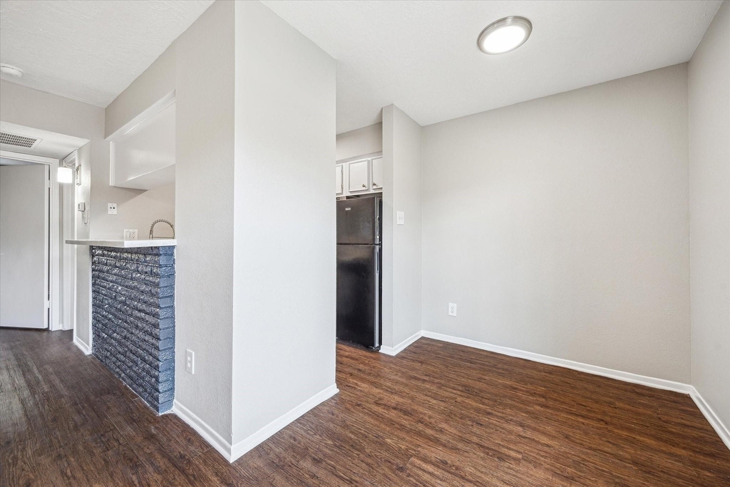 201 Emerson Street - Photo 4
