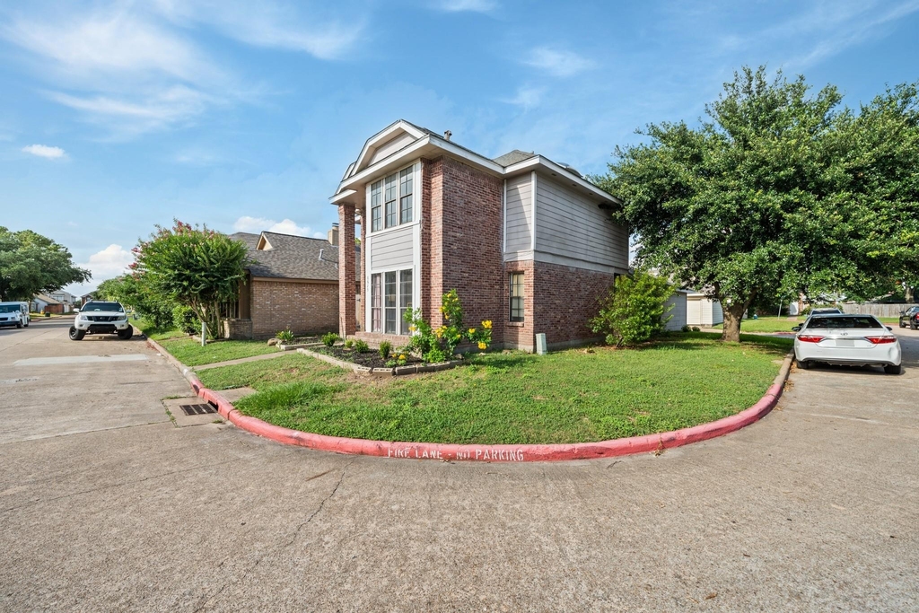 8629 Kinghaven Street - Photo 2