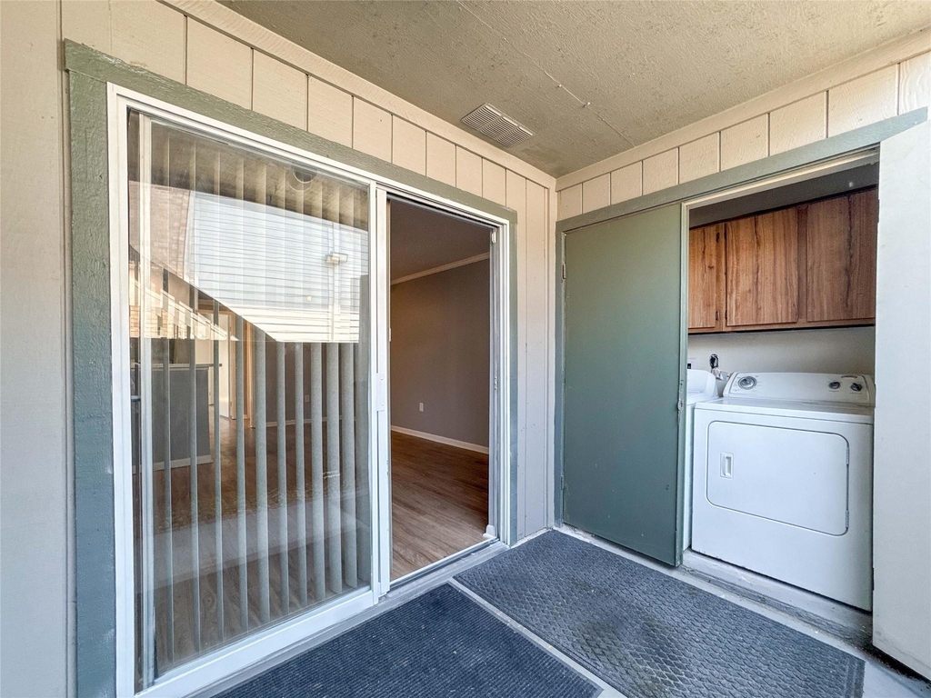 260 El Dorado Boulevard - Photo 4