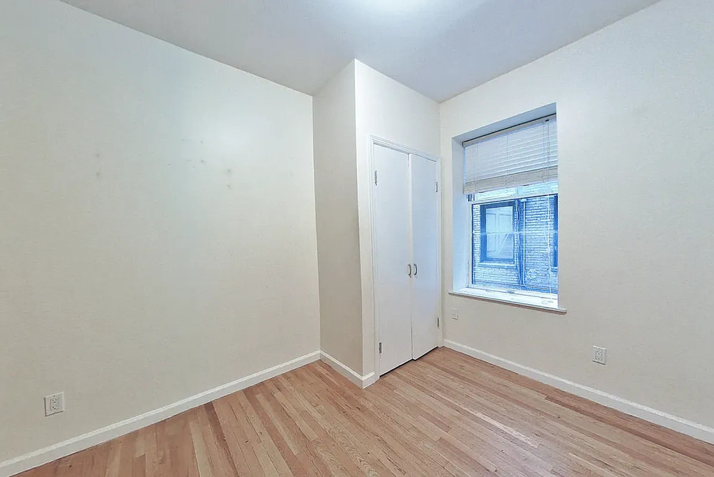 West 11th Street - Photo 2