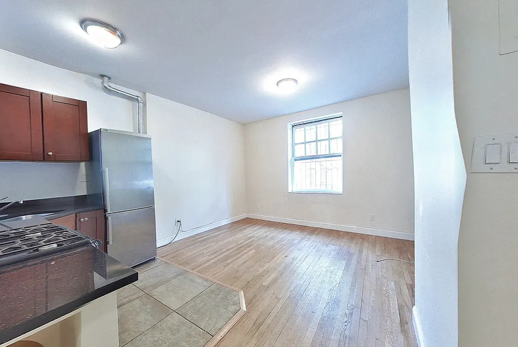 West 11th Street - Photo 1