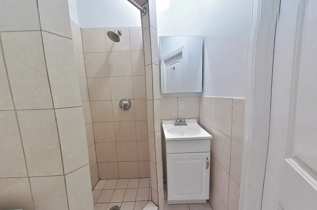 West 11th Street - Photo 5