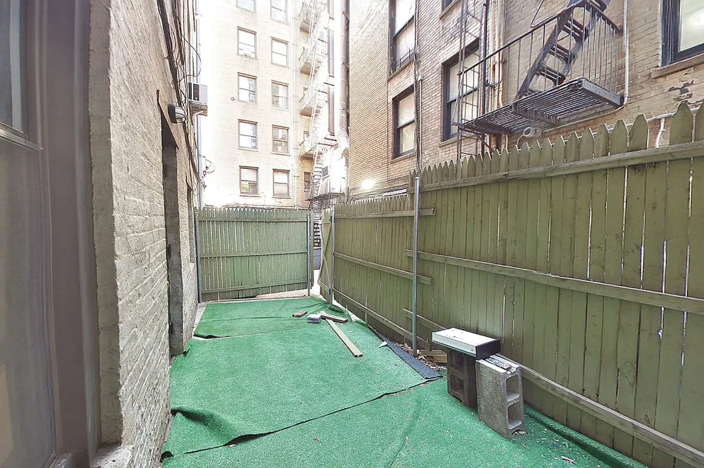 West 11th Street - Photo 6