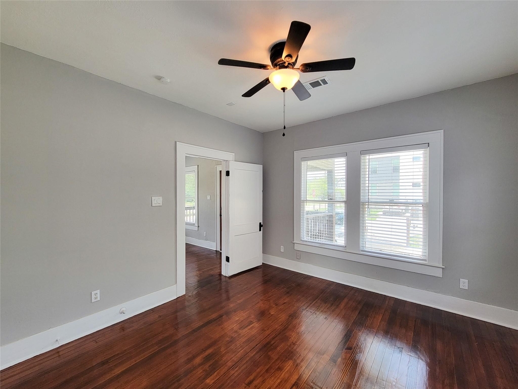 802 E 39th - Photo 25