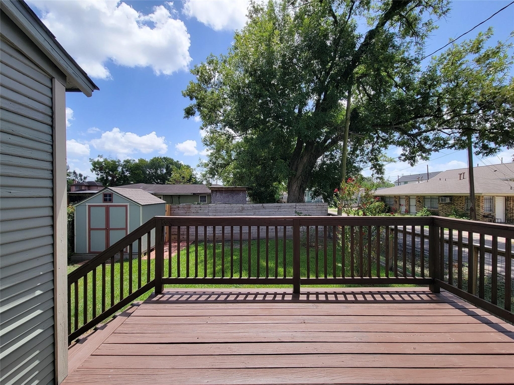 802 E 39th - Photo 35