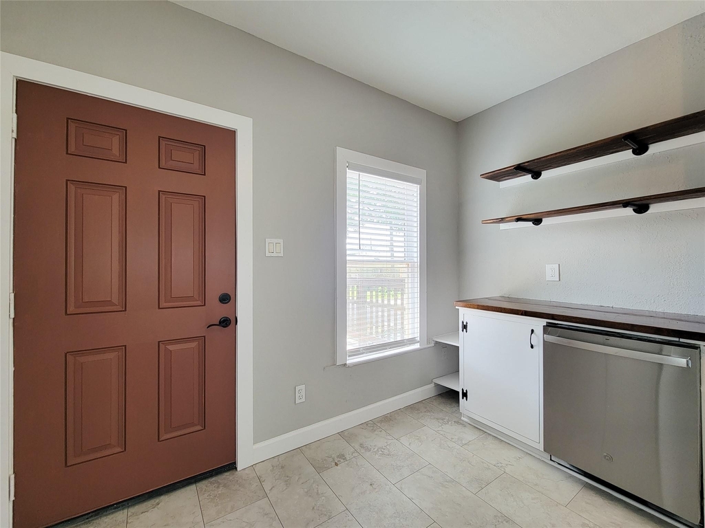 802 E 39th - Photo 34