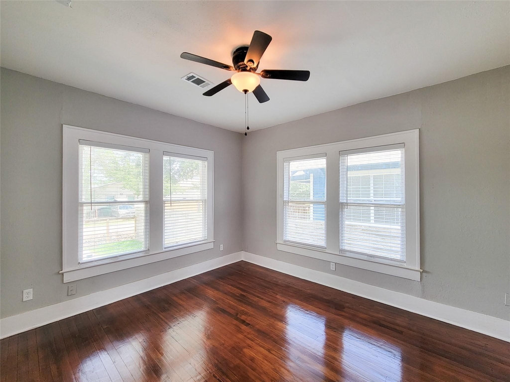 802 E 39th - Photo 24