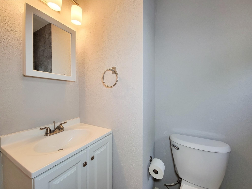 802 E 39th - Photo 27