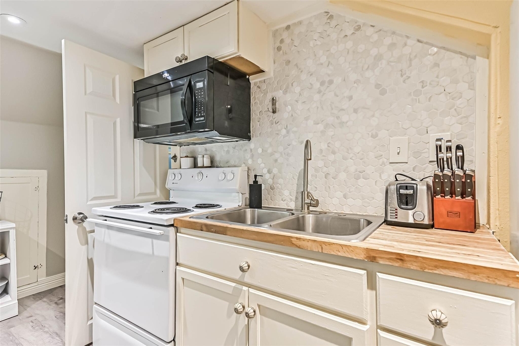 2914 Avenue K - Photo 9
