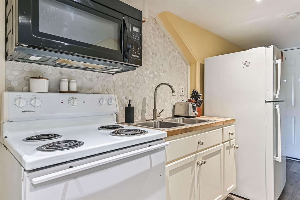 2914 Avenue K - Photo 10
