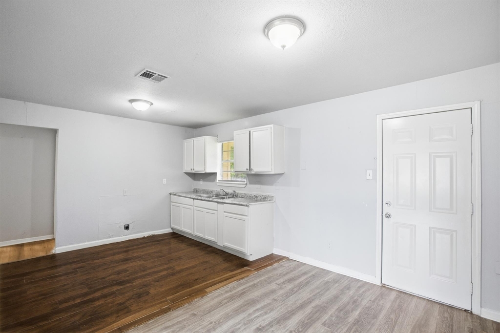 5326 Doulton Drive - Photo 4
