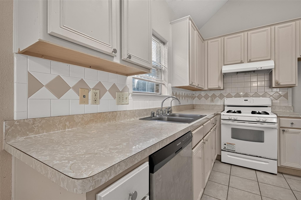 8503 Raybluff Lane - Photo 17