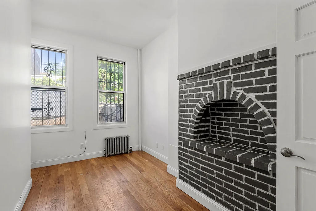 291 Wyckoff Avenue - Photo 2