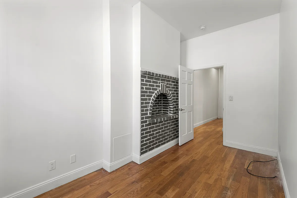 291 Wyckoff Avenue - Photo 5