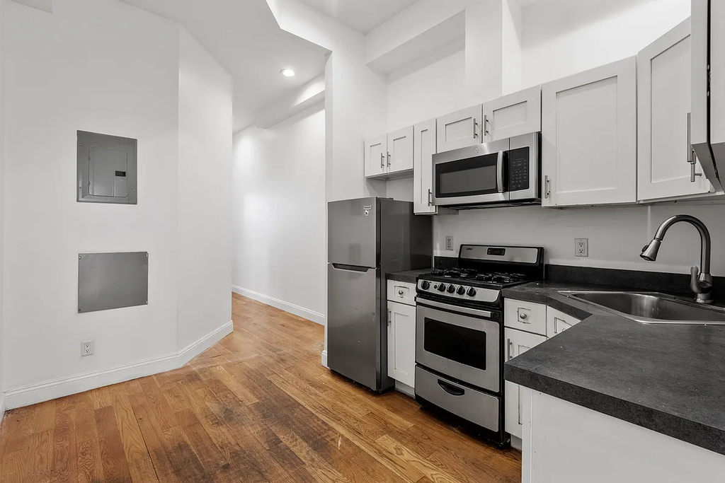291 Wyckoff Avenue - Photo 4
