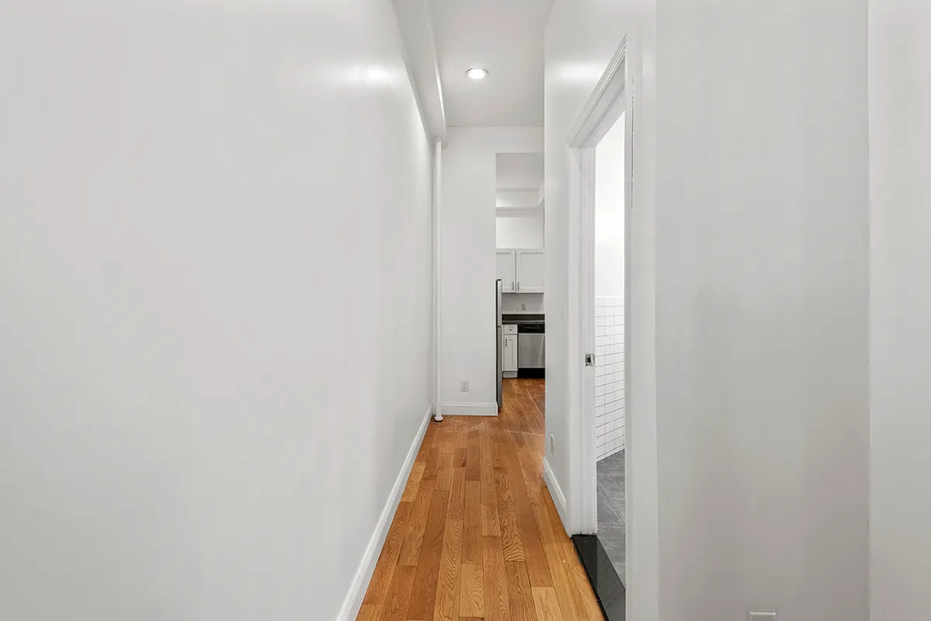 291 Wyckoff Avenue - Photo 3