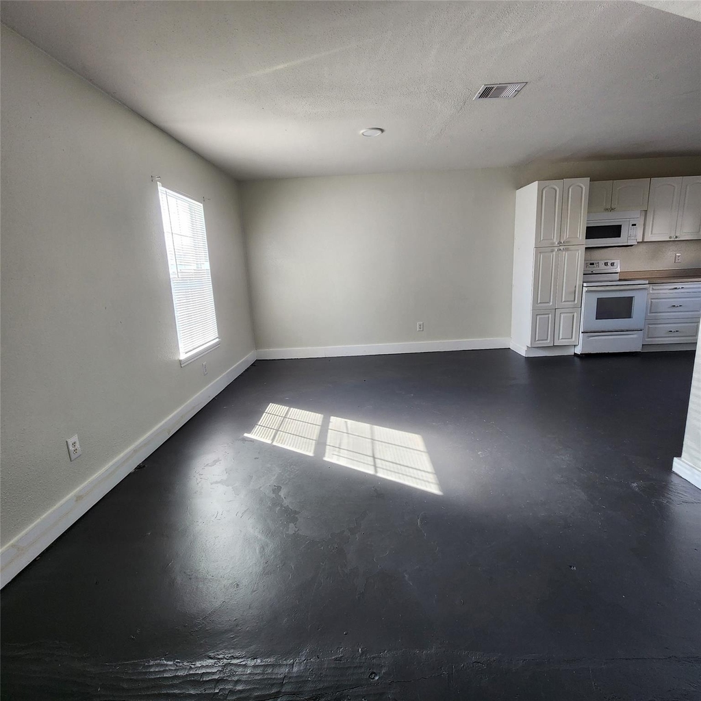 4710 Pelican Street - Photo 2