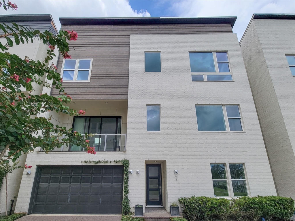 9 N St Charles Street - Photo 0