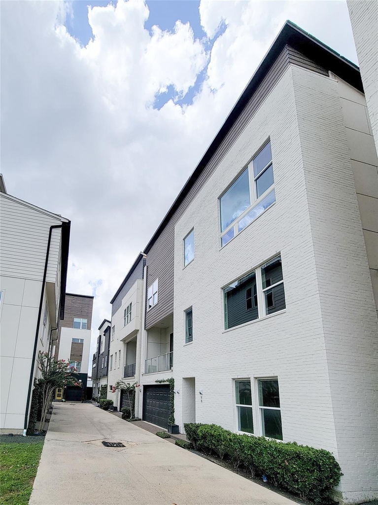 9 N St Charles Street - Photo 2