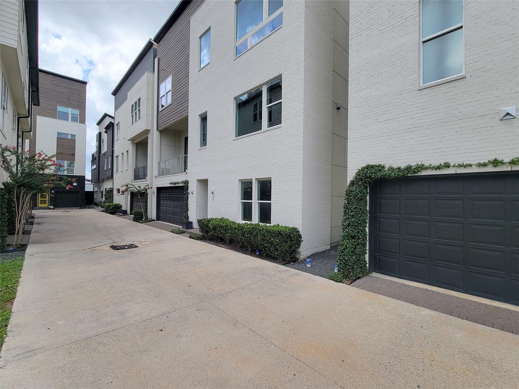 9 N St Charles Street - Photo 1