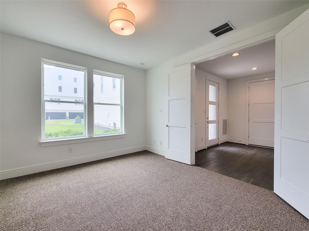 9 N St Charles Street - Photo 4
