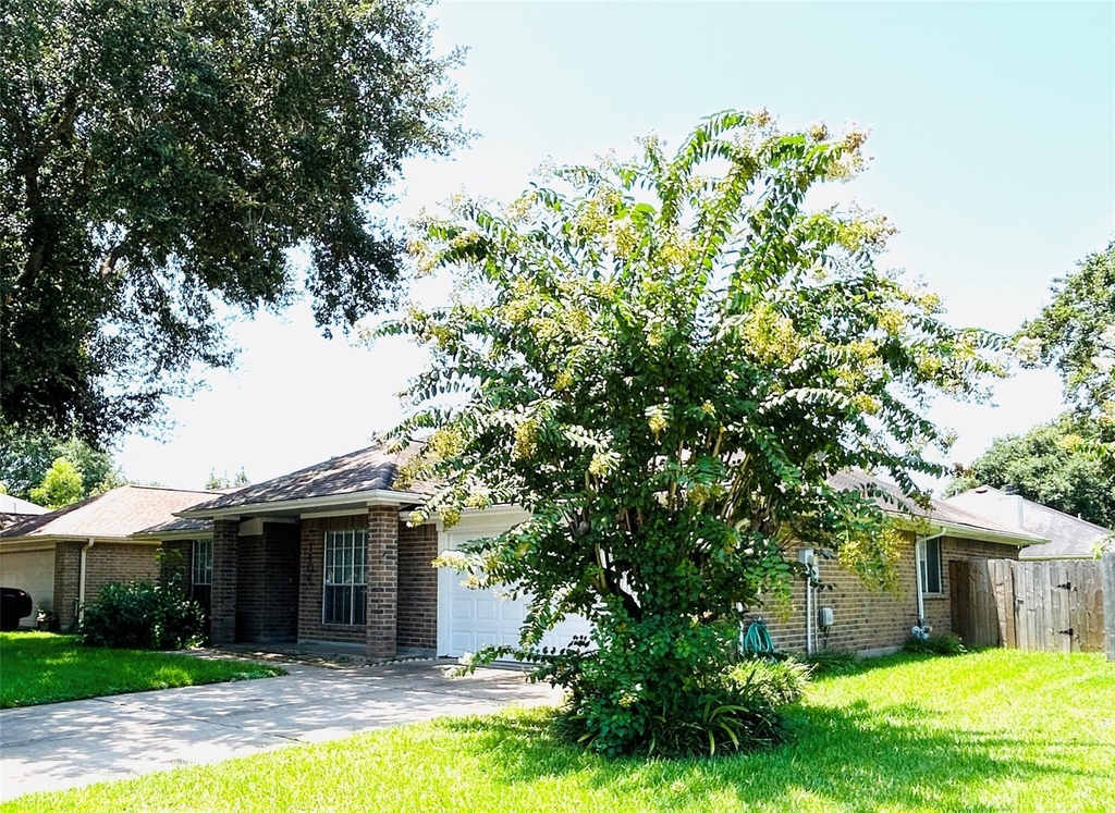 1404 Helmsley Drive - Photo 3