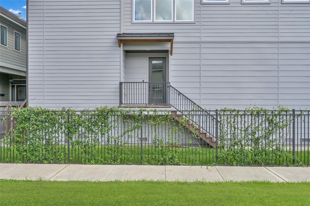 2103 Bevis Street - Photo 4