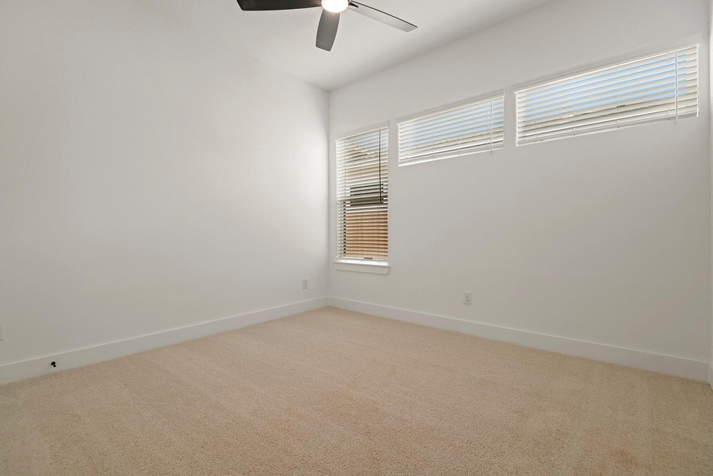 1911 Drover Lane - Photo 16