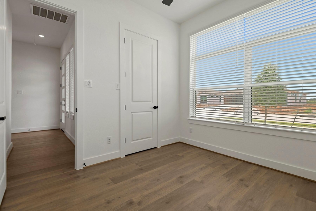 1911 Drover Lane - Photo 11