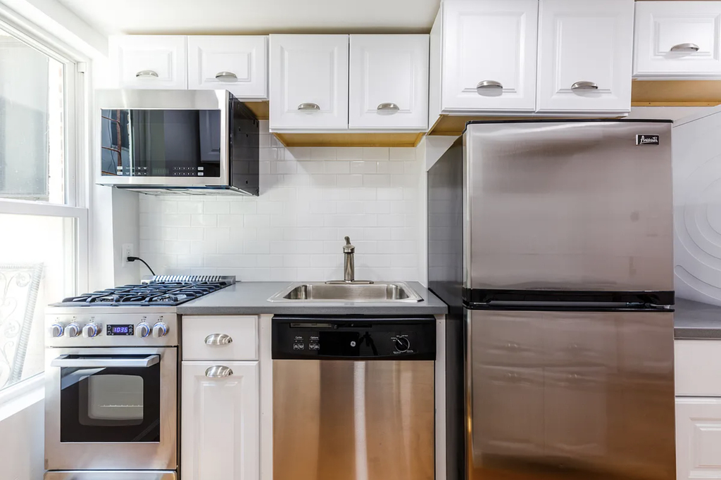 214 first avenue - Photo 3