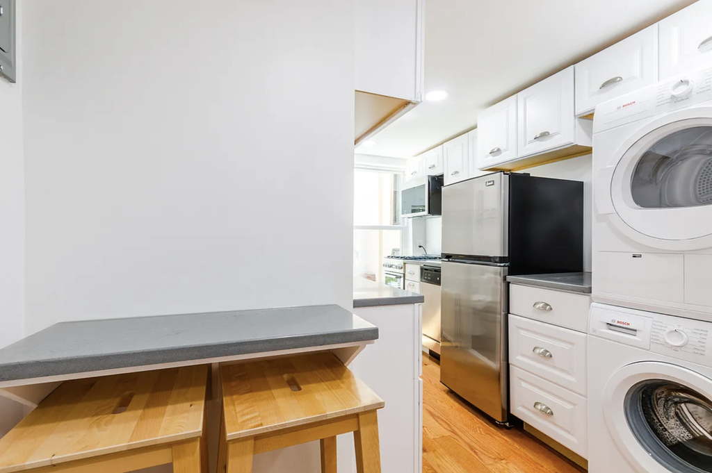214 first avenue - Photo 2