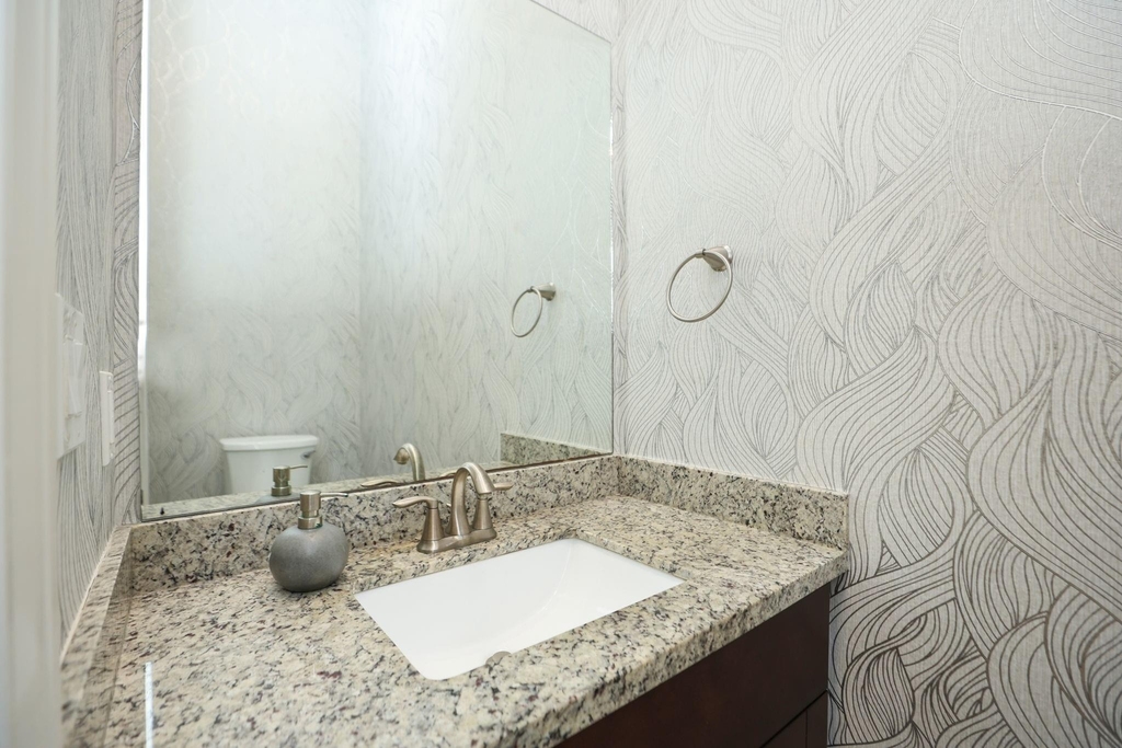 2212 Stuart Street - Photo 6