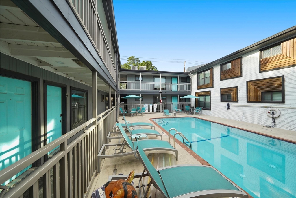 311 Hawthorne Street - Photo 0