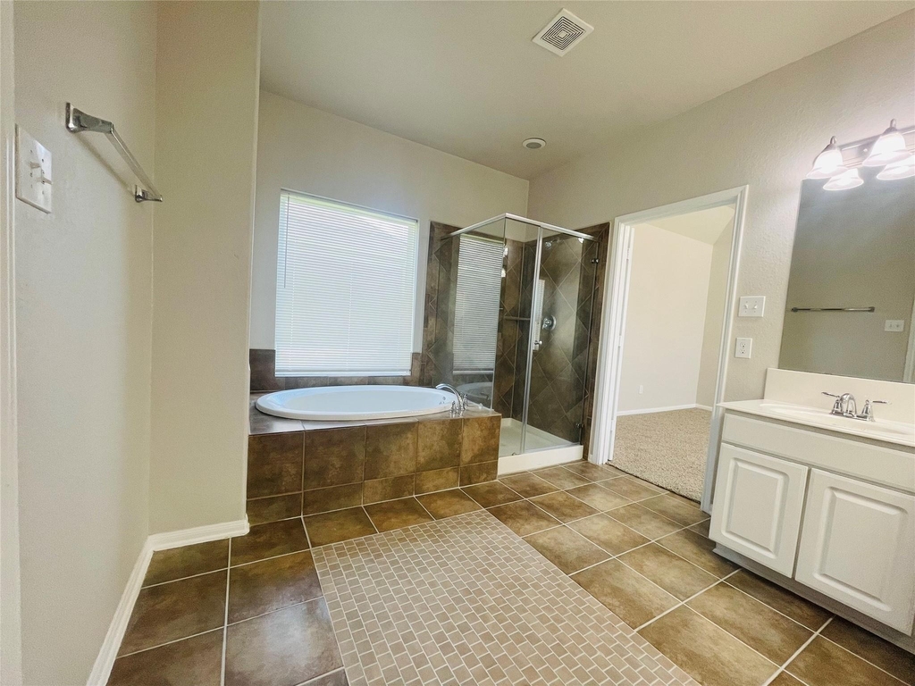 4702 Sedgewood Drive - Photo 5