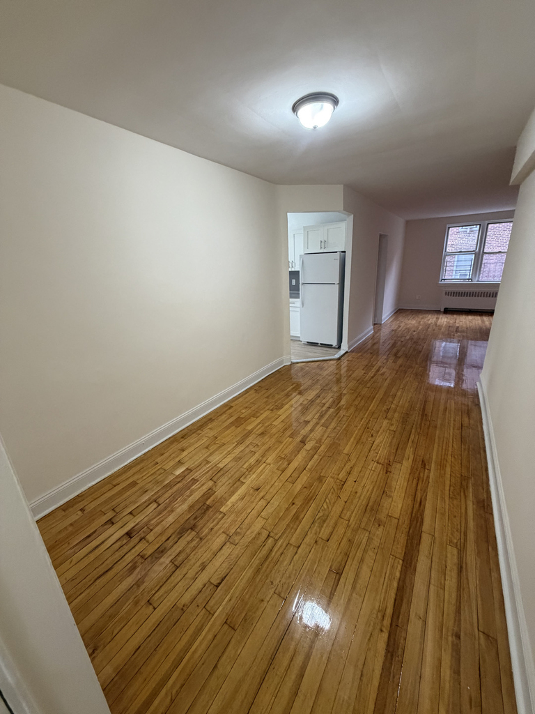 143-09 Barclay Avenue - Photo 0