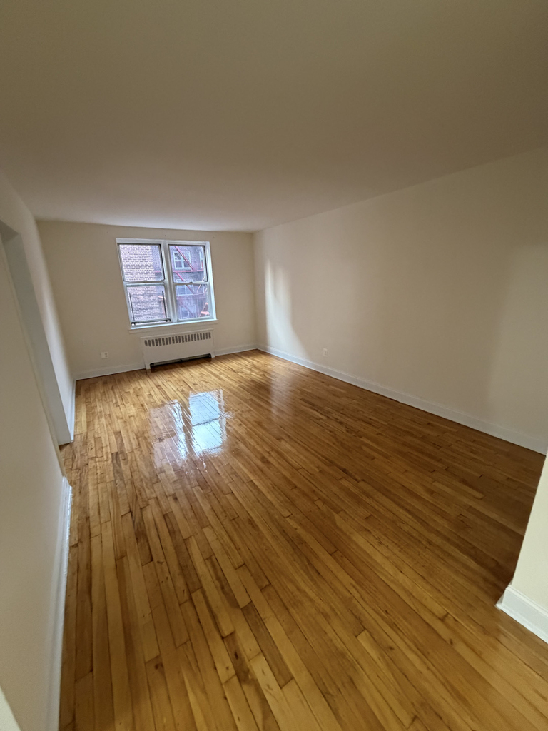143-09 Barclay Avenue - Photo 2