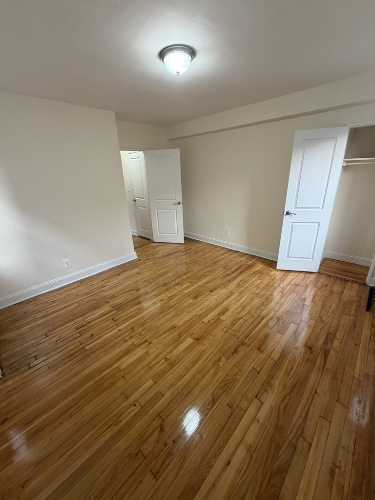 143-09 Barclay Avenue - Photo 7