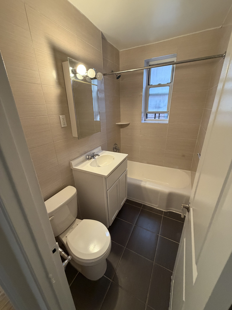 143-09 Barclay Avenue - Photo 5