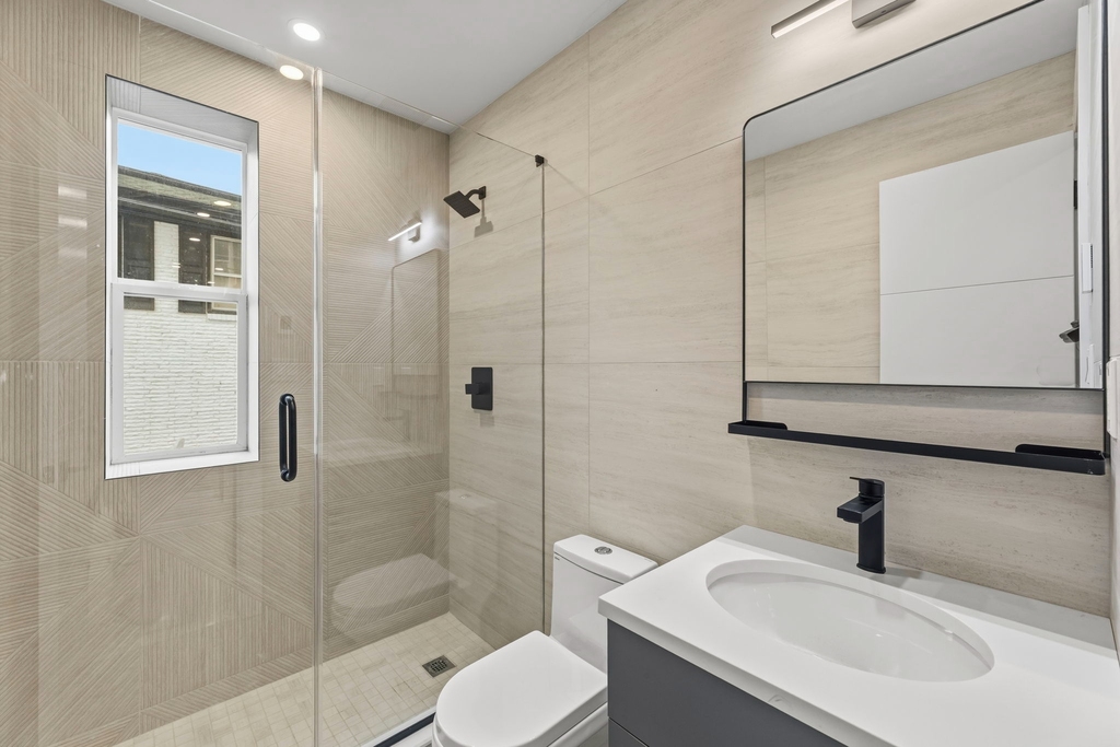 315 West Broadway - Photo 4