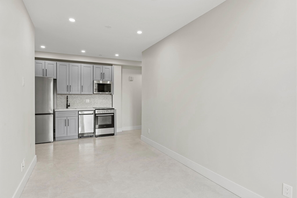 315 West Broadway - Photo 6