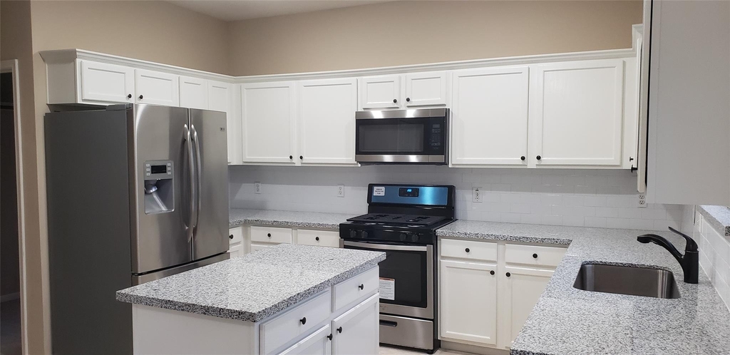 3839 Landon Park Drive - Photo 2