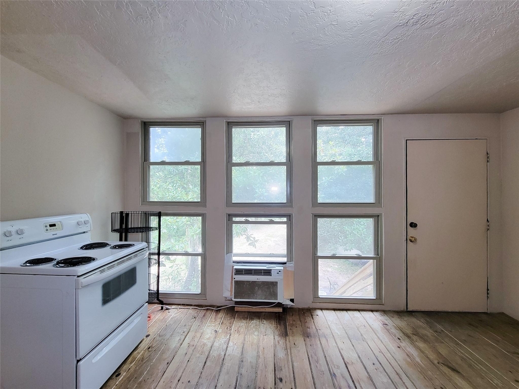 13200 Young - Photo 5