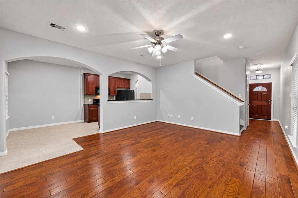 8910 Minola Oaks Drive - Photo 2