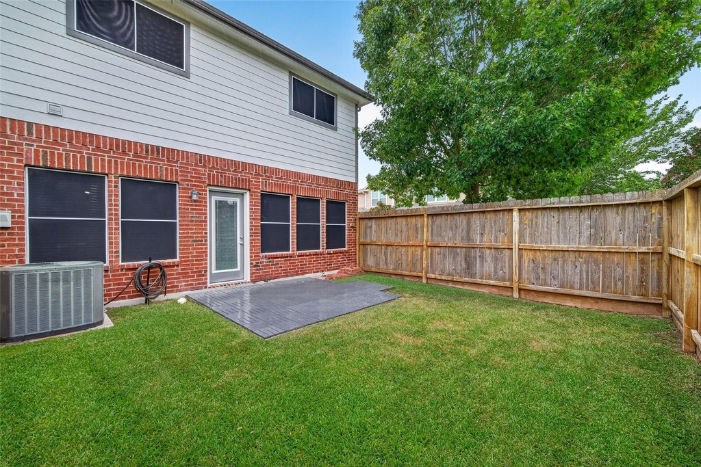 8910 Minola Oaks Drive - Photo 18