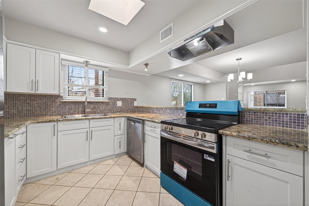 1114 Augusta Drive - Photo 11