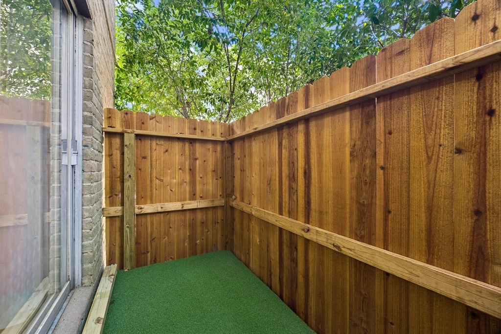 2100 Tanglewilde Street - Photo 6